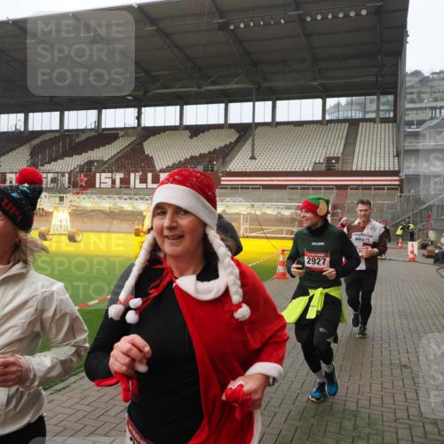 07.12.2025 - St. Pauli X-Mass-Run No. 15 Fabian Wolf http://msf.ph/oto/9366852 07.12.2025 10:21:29 Ziel 149, 270, 1326, 2173, 2927, 2997, 3062, 3091, 3384, 3540, 3541, 3848, 3849, 3988, 4117, 4158, 4169, 4170 meine-sportfotos.de