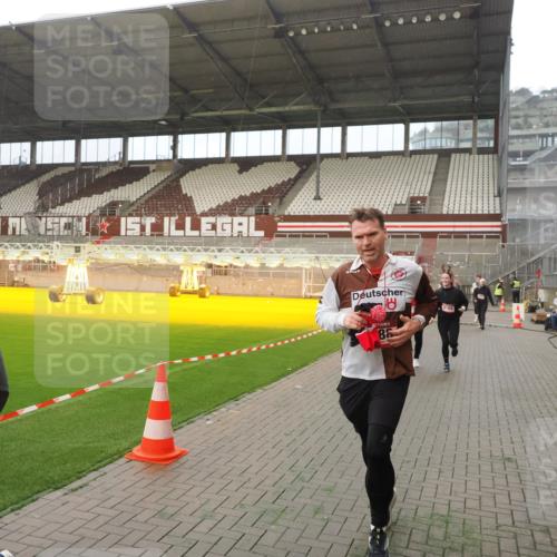 07.12.2025 - St. Pauli X-Mass-Run No. 15 Fabian Wolf http://msf.ph/oto/9366864 07.12.2025 10:21:30 Ziel 149, 270, 1326, 2173, 2927, 2997, 3062, 3091, 3384, 3540, 3541, 3848, 3849, 3988, 4117, 4158, 4169, 4170 meine-sportfotos.de