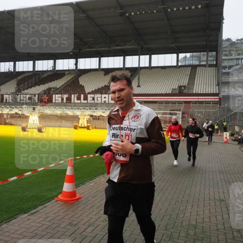 07.12.2025 - St. Pauli X-Mass-Run No. 15 Fabian Wolf http://msf.ph/oto/9366868 07.12.2025 10:21:31 Ziel 149, 270, 1326, 2173, 2927, 2997, 3062, 3091, 3384, 3540, 3541, 3848, 3849, 3988, 4117, 4158, 4169, 4170 meine-sportfotos.de