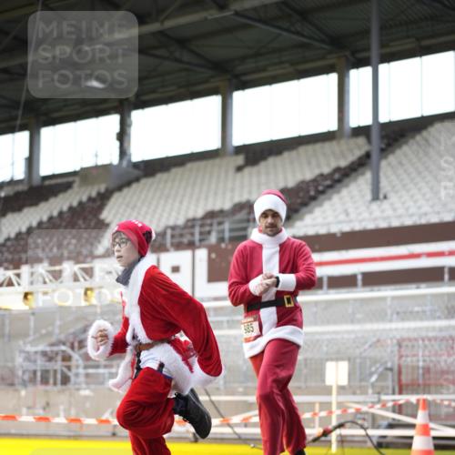 07.12.2025 - St. Pauli X-Mass-Run No. 15 Patografie http://msf.ph/oto/9366871 07.12.2025 11:00:16 Ziel 225, 435, 440, 985, 988, 3586, 4793 meine-sportfotos.de