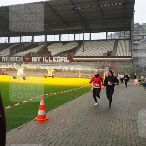07.12.2025 - St. Pauli X-Mass-Run No. 15 Fabian Wolf http://msf.ph/oto/9366874 07.12.2025 10:21:31 Ziel 149, 270, 1326, 2173, 2927, 2997, 3062, 3091, 3384, 3540, 3541, 3848, 3849, 3988, 4117, 4158, 4169, 4170 meine-sportfotos.de