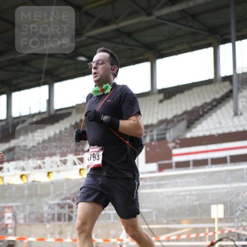 07.12.2025 - St. Pauli X-Mass-Run No. 15 Patografie http://msf.ph/oto/9366877 07.12.2025 11:00:18 Ziel 225, 435, 440, 611, 985, 988, 3952, 4478, 4793 meine-sportfotos.de