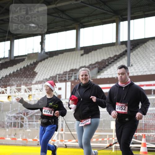 07.12.2025 - St. Pauli X-Mass-Run No. 15 Patografie http://msf.ph/oto/9366890 07.12.2025 11:00:24 Ziel 225, 435, 440, 611, 985, 988, 1721, 3952, 4478, 4793 meine-sportfotos.de