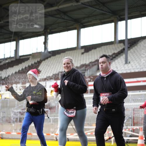 07.12.2025 - St. Pauli X-Mass-Run No. 15 Patografie http://msf.ph/oto/9366894 07.12.2025 11:00:24 Ziel 225, 435, 440, 611, 985, 988, 1721, 3952, 4478, 4793 meine-sportfotos.de