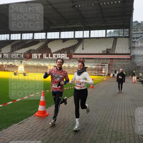 07.12.2025 - St. Pauli X-Mass-Run No. 15 Fabian Wolf http://msf.ph/oto/9366904 07.12.2025 10:21:37 Ziel 149, 270, 2927, 2997, 3091, 3540, 3541, 3988, 4158, 4169, 4170 meine-sportfotos.de