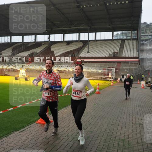 07.12.2025 - St. Pauli X-Mass-Run No. 15 Fabian Wolf http://msf.ph/oto/9366906 07.12.2025 10:21:37 Ziel 149, 270, 2927, 2997, 3091, 3540, 3541, 3988, 4158, 4169, 4170 meine-sportfotos.de