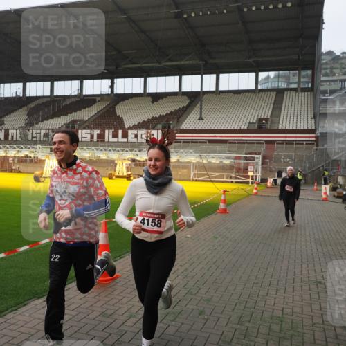 07.12.2025 - St. Pauli X-Mass-Run No. 15 Fabian Wolf http://msf.ph/oto/9366908 07.12.2025 10:21:37 Ziel 149, 270, 2927, 2997, 3091, 3540, 3541, 3988, 4158, 4169, 4170 meine-sportfotos.de