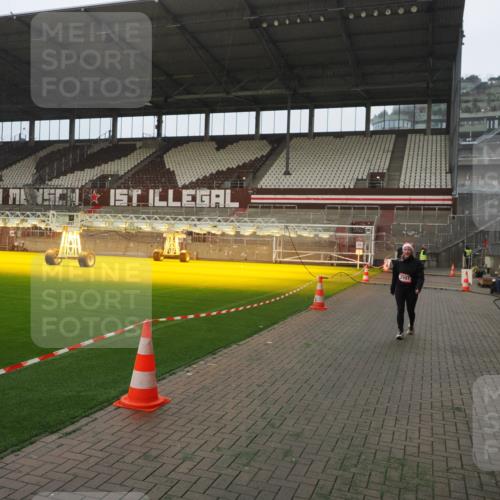 07.12.2025 - St. Pauli X-Mass-Run No. 15 Fabian Wolf http://msf.ph/oto/9366910 07.12.2025 10:21:38 Ziel 149, 270, 2927, 2997, 3091, 3988, 4158, 4169, 4170 meine-sportfotos.de