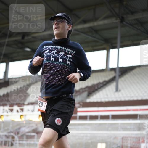 07.12.2025 - St. Pauli X-Mass-Run No. 15 Patografie http://msf.ph/oto/9366940 07.12.2025 11:01:04 Ziel 89, 557, 1065, 1068, 1705 meine-sportfotos.de