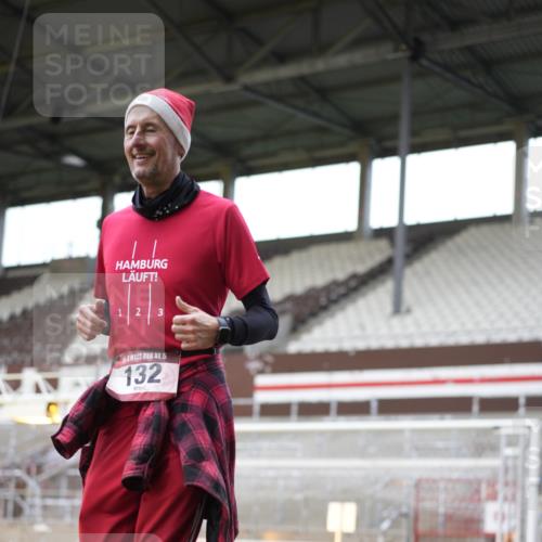 07.12.2025 - St. Pauli X-Mass-Run No. 15 Patografie http://msf.ph/oto/9366955 07.12.2025 11:01:13 Ziel 89, 132, 139, 557, 1705 meine-sportfotos.de