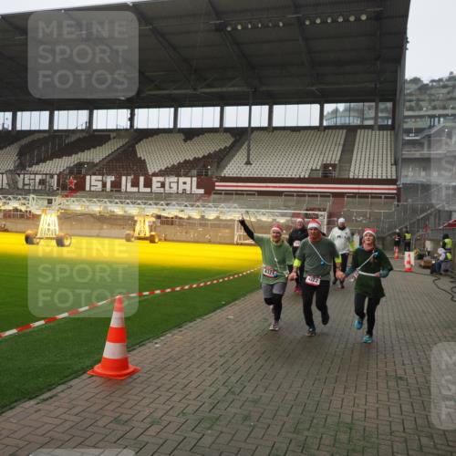 07.12.2025 - St. Pauli X-Mass-Run No. 15 Fabian Wolf http://msf.ph/oto/9366958 07.12.2025 10:21:59 Ziel 1488, 2944, 2945, 3999, 4000, 4321, 4322, 4323, 4415 meine-sportfotos.de