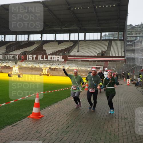 07.12.2025 - St. Pauli X-Mass-Run No. 15 Fabian Wolf http://msf.ph/oto/9366962 07.12.2025 10:21:59 Ziel 1488, 2944, 2945, 3999, 4000, 4321, 4322, 4323, 4415 meine-sportfotos.de