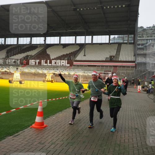 07.12.2025 - St. Pauli X-Mass-Run No. 15 Fabian Wolf http://msf.ph/oto/9366965 07.12.2025 10:21:59 Ziel 1488, 2944, 2945, 3999, 4000, 4321, 4322, 4323, 4415 meine-sportfotos.de