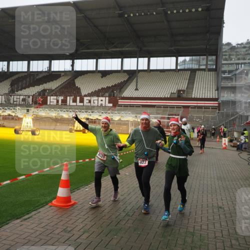 07.12.2025 - St. Pauli X-Mass-Run No. 15 Fabian Wolf http://msf.ph/oto/9366967 07.12.2025 10:21:59 Ziel 1488, 2944, 2945, 3999, 4000, 4321, 4322, 4323, 4415 meine-sportfotos.de