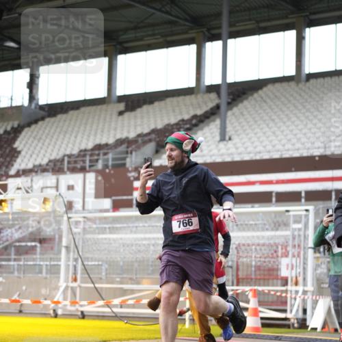07.12.2025 - St. Pauli X-Mass-Run No. 15 Patografie http://msf.ph/oto/9366970 07.12.2025 11:01:21 Ziel 132, 139, 557, 766, 770, 771, 1300, 1367, 1615, 2251, 2252 meine-sportfotos.de