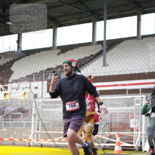 07.12.2025 - St. Pauli X-Mass-Run No. 15 Patografie http://msf.ph/oto/9366972 07.12.2025 11:01:21 Ziel 132, 139, 557, 766, 770, 771, 1300, 1367, 1615, 2251, 2252 meine-sportfotos.de