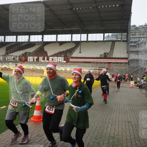 07.12.2025 - St. Pauli X-Mass-Run No. 15 Fabian Wolf http://msf.ph/oto/9366973 07.12.2025 10:22:00 Ziel 1488, 2944, 2945, 3999, 4000, 4321, 4322, 4323, 4415 meine-sportfotos.de