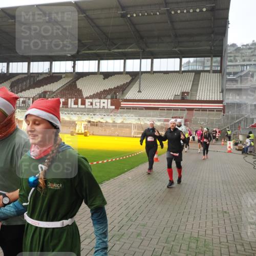 07.12.2025 - St. Pauli X-Mass-Run No. 15 Fabian Wolf http://msf.ph/oto/9366977 07.12.2025 10:22:00 Ziel 1488, 2944, 2945, 3999, 4000, 4321, 4322, 4323, 4415 meine-sportfotos.de