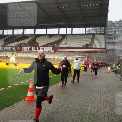 07.12.2025 - St. Pauli X-Mass-Run No. 15 Fabian Wolf http://msf.ph/oto/9366988 07.12.2025 10:22:02 Ziel 1488, 2944, 2945, 3999, 4000, 4321, 4322, 4323, 4415 meine-sportfotos.de