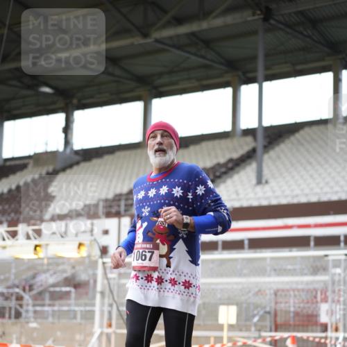 07.12.2025 - St. Pauli X-Mass-Run No. 15 Patografie http://msf.ph/oto/9367000 07.12.2025 11:01:40 Ziel 336, 376, 1045, 1048, 1067, 1637, 1640 meine-sportfotos.de
