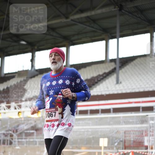 07.12.2025 - St. Pauli X-Mass-Run No. 15 Patografie http://msf.ph/oto/9367002 07.12.2025 11:01:40 Ziel 336, 376, 1045, 1048, 1067, 1637, 1640 meine-sportfotos.de