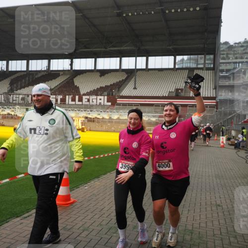 07.12.2025 - St. Pauli X-Mass-Run No. 15 Fabian Wolf http://msf.ph/oto/9367014 07.12.2025 10:22:06 Ziel 1371, 1488, 2817, 2818, 2819, 2945, 3431, 3736, 3999, 4000, 4321, 4322, 4323, 4415 meine-sportfotos.de