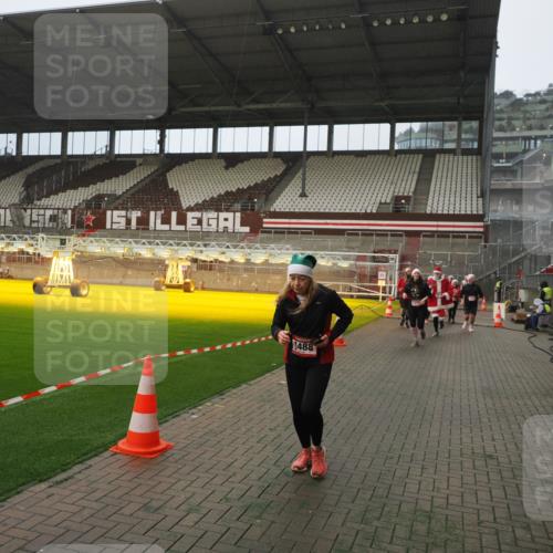 07.12.2025 - St. Pauli X-Mass-Run No. 15 Fabian Wolf http://msf.ph/oto/9367018 07.12.2025 10:22:07 Ziel 1371, 1488, 2817, 2818, 2819, 2945, 3431, 3736, 3999, 4000, 4321, 4322, 4323, 4415 meine-sportfotos.de