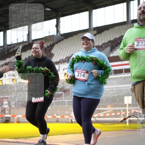 07.12.2025 - St. Pauli X-Mass-Run No. 15 Patografie http://msf.ph/oto/9367043 07.12.2025 11:02:09 Ziel 95, 193, 314, 317, 838, 847, 1143, 1416, 1611, 2329, 2519, 2520 meine-sportfotos.de
