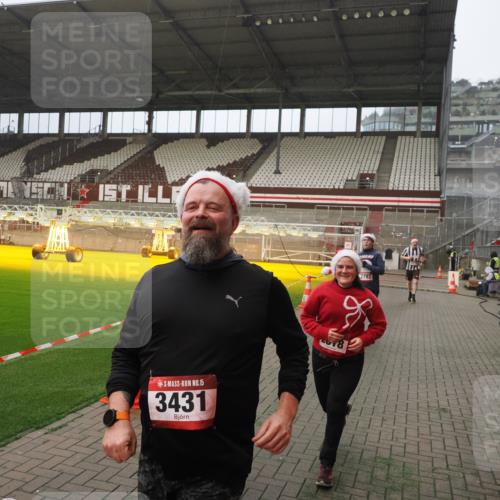 07.12.2025 - St. Pauli X-Mass-Run No. 15 Fabian Wolf http://msf.ph/oto/9367056 07.12.2025 10:22:13 Ziel 1371, 1488, 2817, 2818, 2819, 3431, 3736, 3999, 4000, 4415, 4774 meine-sportfotos.de