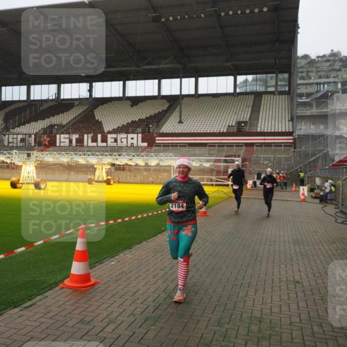 07.12.2025 - St. Pauli X-Mass-Run No. 15 Fabian Wolf http://msf.ph/oto/9367081 07.12.2025 10:22:22 Ziel 1371, 2184, 2817, 2818, 2819, 3431, 3736, 4771, 4774, 4781 meine-sportfotos.de
