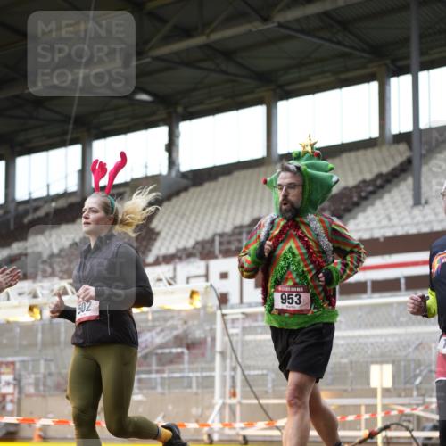 07.12.2025 - St. Pauli X-Mass-Run No. 15 Patografie http://msf.ph/oto/9367110 07.12.2025 11:02:49 Ziel 151, 160, 502, 574, 599, 602, 612, 875, 880, 953, 997, 1063, 1102, 4809 meine-sportfotos.de