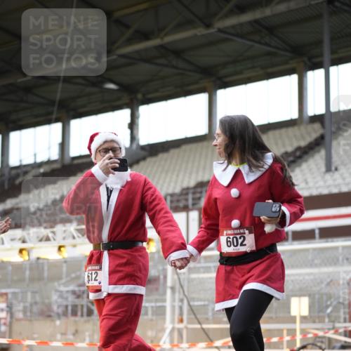 07.12.2025 - St. Pauli X-Mass-Run No. 15 Patografie http://msf.ph/oto/9367122 07.12.2025 11:02:52 Ziel 151, 160, 502, 574, 599, 602, 612, 875, 880, 953, 997, 1102, 4809 meine-sportfotos.de