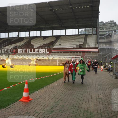 07.12.2025 - St. Pauli X-Mass-Run No. 15 Fabian Wolf http://msf.ph/oto/9367128 07.12.2025 10:22:41 Ziel 715, 739, 1636, 4407, 4411, 4419, 4509, 4539 meine-sportfotos.de