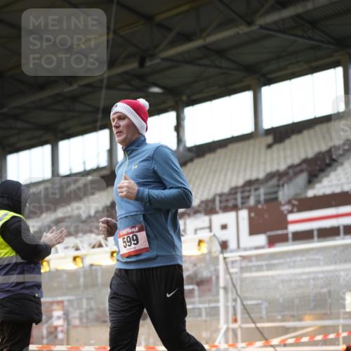 07.12.2025 - St. Pauli X-Mass-Run No. 15 Patografie http://msf.ph/oto/9367129 07.12.2025 11:02:53 Ziel 151, 160, 502, 574, 599, 602, 612, 875, 880, 953, 997, 1102, 1644, 1668, 1670, 4809 meine-sportfotos.de