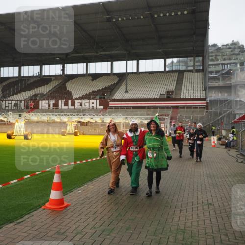 07.12.2025 - St. Pauli X-Mass-Run No. 15 Fabian Wolf http://msf.ph/oto/9367151 07.12.2025 10:22:43 Ziel 715, 739, 794, 1636, 4407, 4411, 4419, 4509, 4539 meine-sportfotos.de