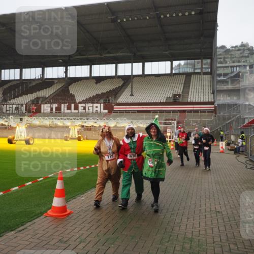 07.12.2025 - St. Pauli X-Mass-Run No. 15 Fabian Wolf http://msf.ph/oto/9367155 07.12.2025 10:22:44 Ziel 715, 739, 794, 1636, 3780, 4287, 4407, 4411, 4419, 4509, 4539 meine-sportfotos.de