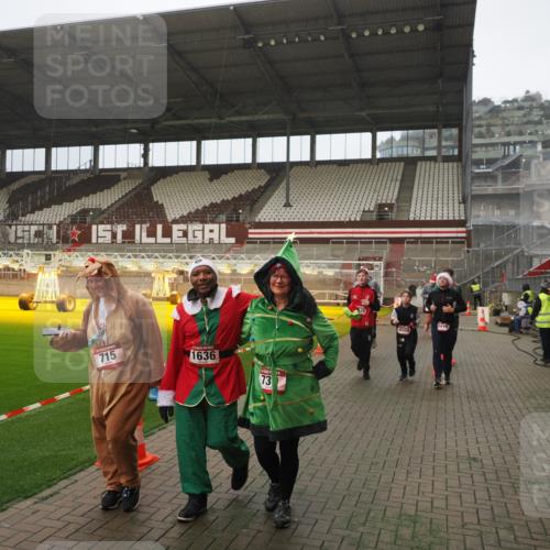 07.12.2025 - St. Pauli X-Mass-Run No. 15 Fabian Wolf http://msf.ph/oto/9367168 07.12.2025 10:22:45 Ziel 715, 739, 794, 1636, 3780, 4287, 4407, 4411, 4419, 4509, 4539 meine-sportfotos.de