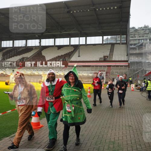 07.12.2025 - St. Pauli X-Mass-Run No. 15 Fabian Wolf http://msf.ph/oto/9367170 07.12.2025 10:22:45 Ziel 715, 739, 794, 1636, 3780, 4287, 4407, 4411, 4419, 4509, 4539 meine-sportfotos.de