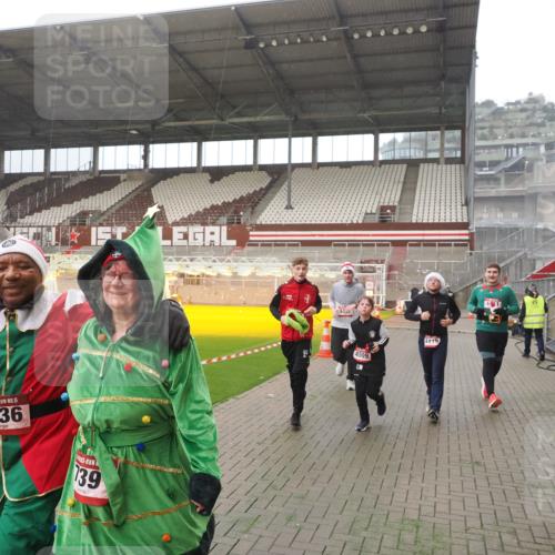 07.12.2025 - St. Pauli X-Mass-Run No. 15 Fabian Wolf http://msf.ph/oto/9367178 07.12.2025 10:22:46 Ziel 715, 739, 794, 1636, 3780, 4287, 4407, 4411, 4419, 4509, 4539 meine-sportfotos.de