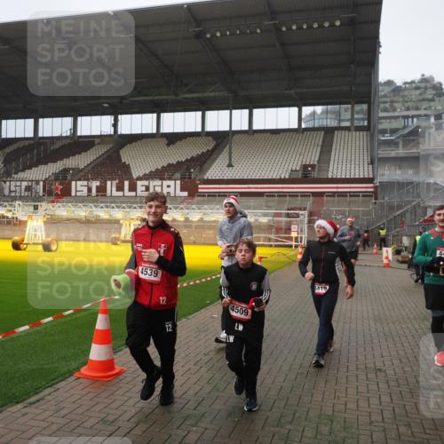 07.12.2025 - St. Pauli X-Mass-Run No. 15 Fabian Wolf http://msf.ph/oto/9367188 07.12.2025 10:22:47 Ziel 715, 739, 794, 3780, 4287, 4407, 4411, 4419, 4509, 4539 meine-sportfotos.de