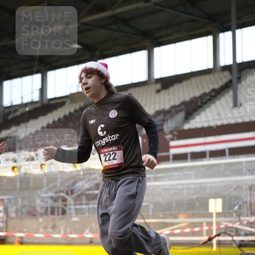 07.12.2025 - St. Pauli X-Mass-Run No. 15 Patografie http://msf.ph/oto/9367221 07.12.2025 11:03:53 Ziel 222, 432, 719, 1853, 1857, 1860 meine-sportfotos.de