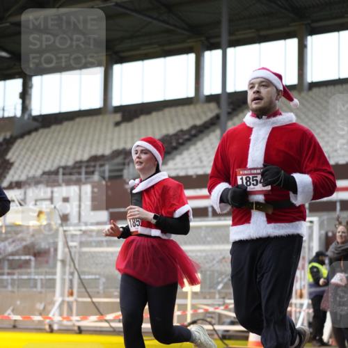 07.12.2025 - St. Pauli X-Mass-Run No. 15 Patografie http://msf.ph/oto/9367233 07.12.2025 11:04:04 Ziel 215, 216, 222, 432, 734, 764, 1200, 1252, 1254, 1401, 1695, 1854, 1856 meine-sportfotos.de