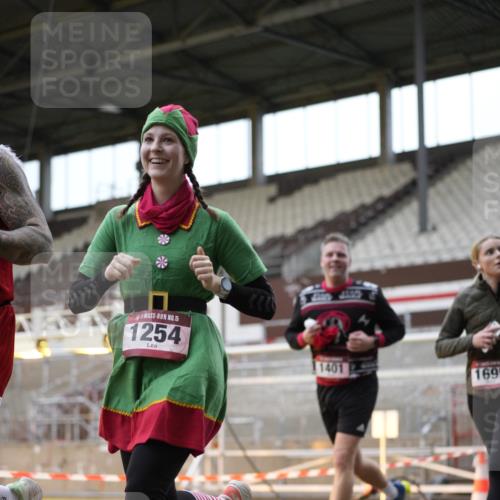 07.12.2025 - St. Pauli X-Mass-Run No. 15 Patografie http://msf.ph/oto/9367246 07.12.2025 11:04:07 Ziel 215, 216, 222, 305, 432, 734, 764, 1200, 1252, 1254, 1401, 1695, 1854, 1856 meine-sportfotos.de