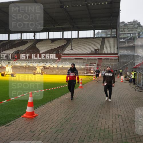 07.12.2025 - St. Pauli X-Mass-Run No. 15 Fabian Wolf http://msf.ph/oto/9367259 07.12.2025 10:23:00 Ziel 794, 1996, 2123, 2304, 2638, 3780, 4287, 4407, 4411 meine-sportfotos.de