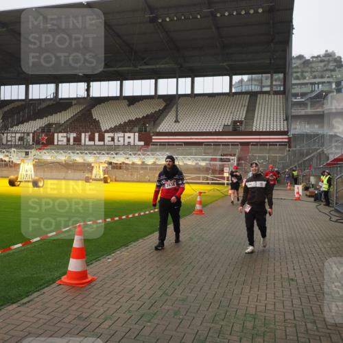 07.12.2025 - St. Pauli X-Mass-Run No. 15 Fabian Wolf http://msf.ph/oto/9367261 07.12.2025 10:23:01 Ziel 794, 1996, 2123, 2304, 2638, 3780, 4287, 4407, 4411 meine-sportfotos.de