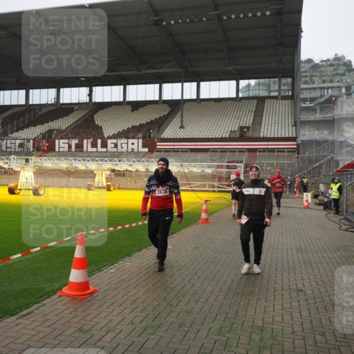 07.12.2025 - St. Pauli X-Mass-Run No. 15 Fabian Wolf http://msf.ph/oto/9367265 07.12.2025 10:23:01 Ziel 794, 1996, 2123, 2304, 2638, 3780, 4287, 4407, 4411 meine-sportfotos.de