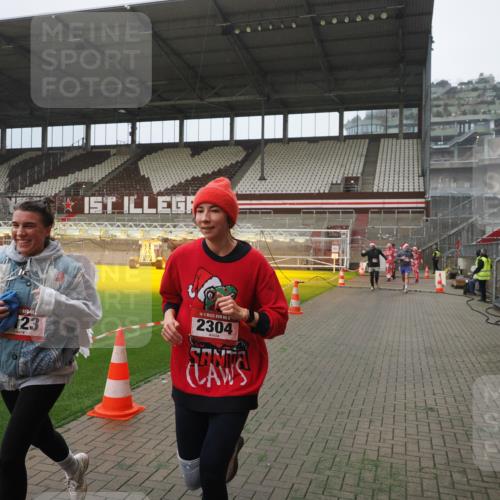 07.12.2025 - St. Pauli X-Mass-Run No. 15 Fabian Wolf http://msf.ph/oto/9367293 07.12.2025 10:23:06 Ziel 1996, 2123, 2304, 2508, 2511, 2638, 3078, 3079 meine-sportfotos.de