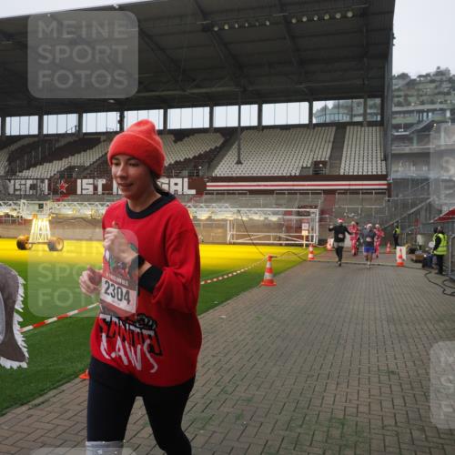 07.12.2025 - St. Pauli X-Mass-Run No. 15 Fabian Wolf http://msf.ph/oto/9367294 07.12.2025 10:23:06 Ziel 1996, 2123, 2304, 2508, 2511, 2638, 3078, 3079 meine-sportfotos.de