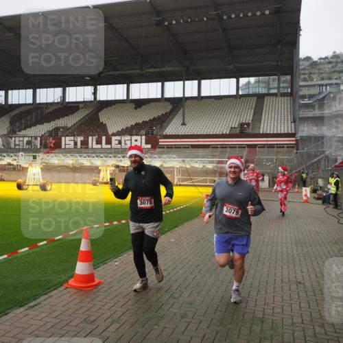 07.12.2025 - St. Pauli X-Mass-Run No. 15 Fabian Wolf http://msf.ph/oto/9367300 07.12.2025 10:23:11 Ziel 1996, 2123, 2304, 2508, 2511, 2638, 3052, 3078, 3079 meine-sportfotos.de