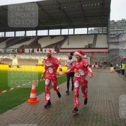 07.12.2025 - St. Pauli X-Mass-Run No. 15 Fabian Wolf http://msf.ph/oto/9367312 07.12.2025 10:23:14 Ziel 1996, 2123, 2304, 2508, 2511, 3052, 3078, 3079 meine-sportfotos.de